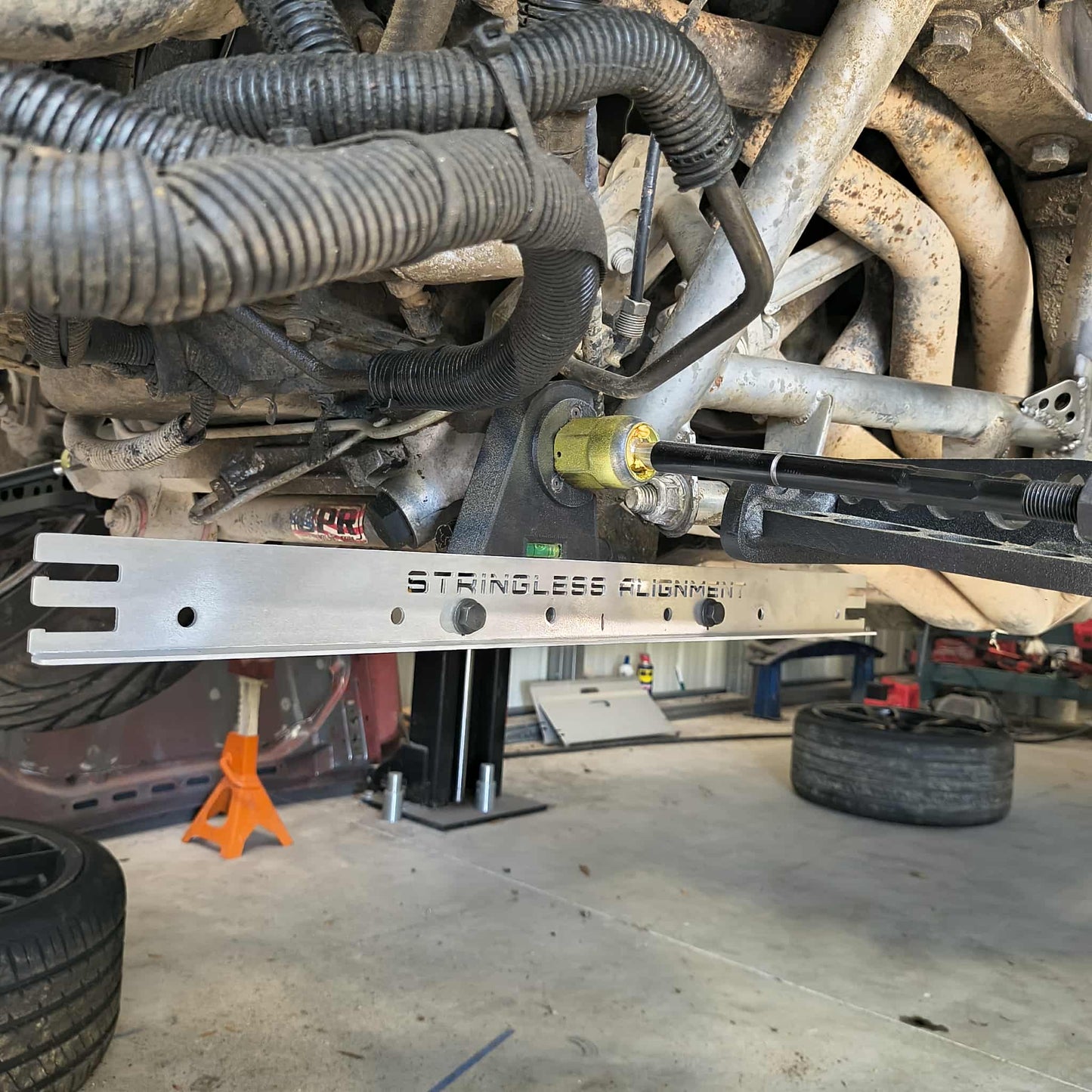 The SN95 Stringless Alignment Bracket mounted on the steering rack